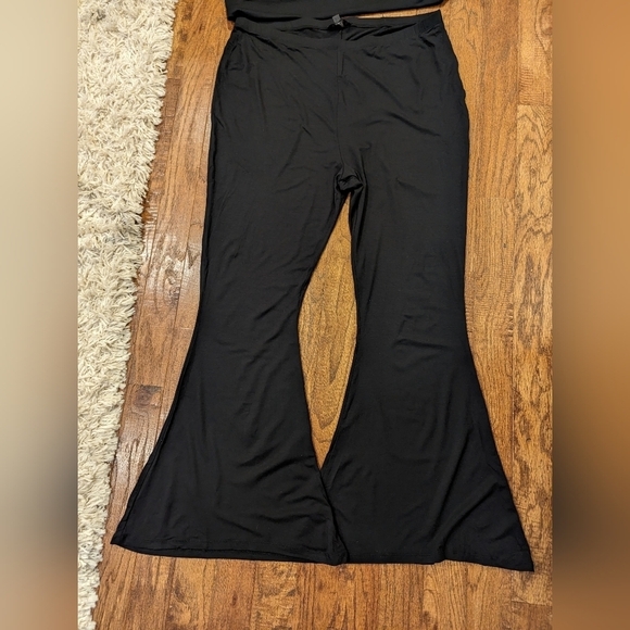 NWT Lounge set Black flare pants & black top, Missguided plus size 20 - Picture 9 of 13